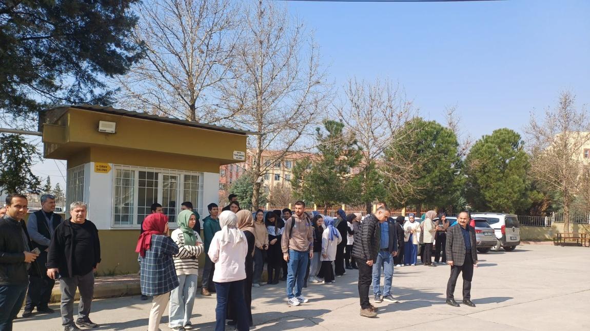 Nizip Mehmet Akif Ersoy Halk Eğitimi Merkezinde deprem tatbikatı gerçekleştirildi